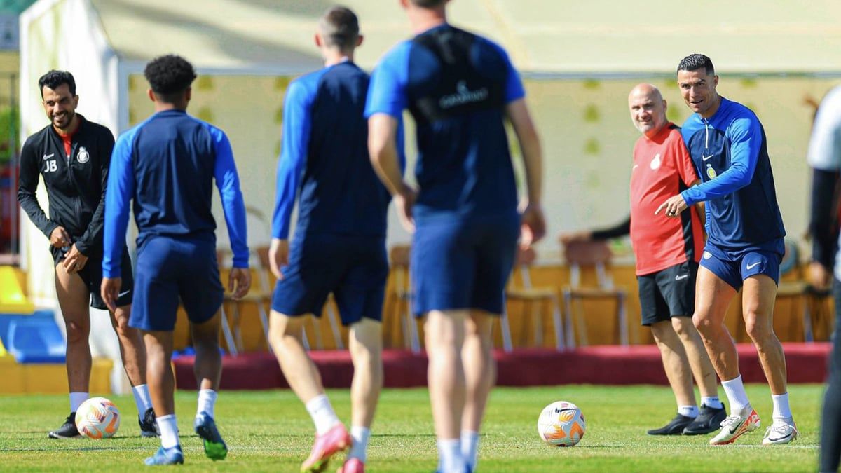 فيديو رائع.. رونالدو يعلم لاعبي النصر بعض مهاراته (شاهد)