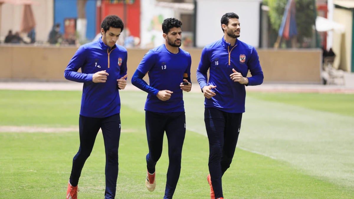 عملاق الكرة السعودية الجديد يفاوض حارس الأهلي المصري