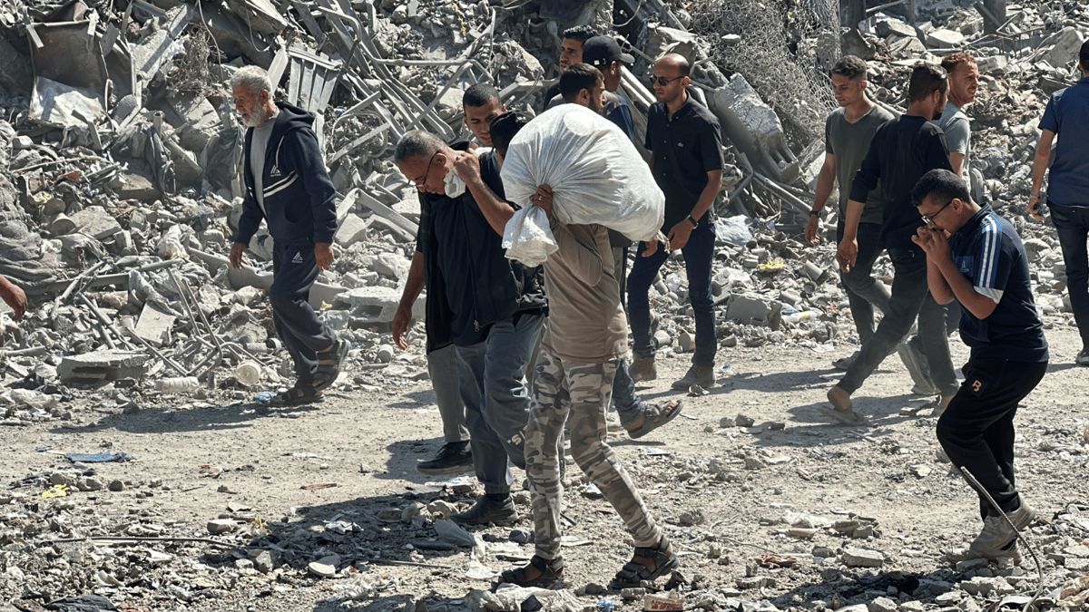 وسط انسحاب إسرائيلي جزئي.. أهالي مخيم جباليا يعودون إلى "ركام"