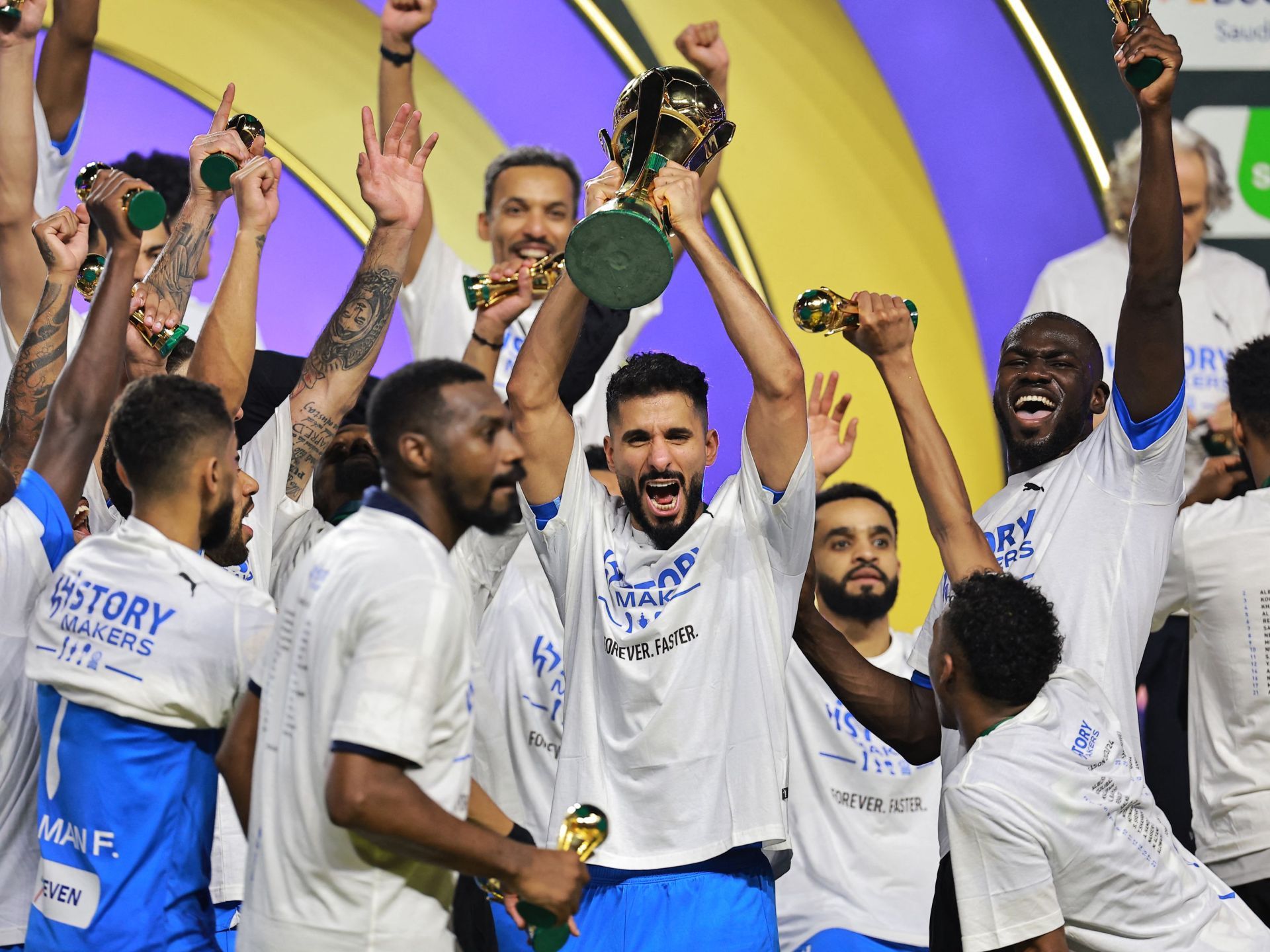 شاهد الهلال يهزم النصر ويتوج بـ”كأس خادم الحرمين الشريفين” ليحقق الثنائية المحلية - موقع الخليج الان