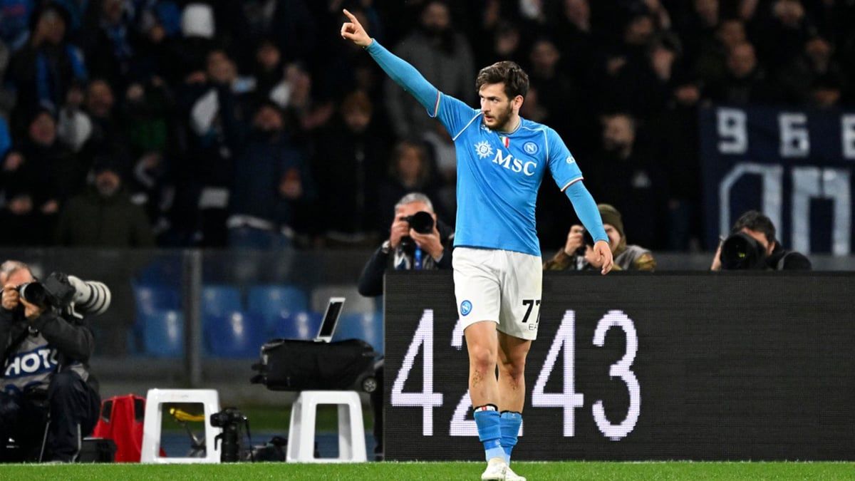 كفاراتسخيليا يقترب من ارتداء قميص باريس سان جيرمان