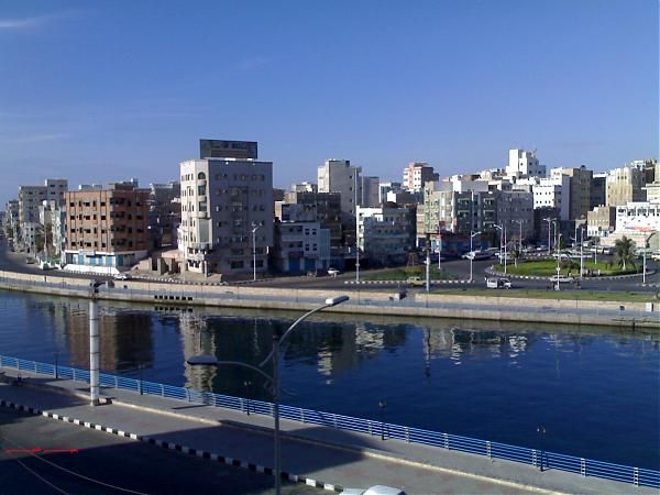 يمني يزهق روح طفله رمياً من سطح مبنى شاهق.. والسبب!