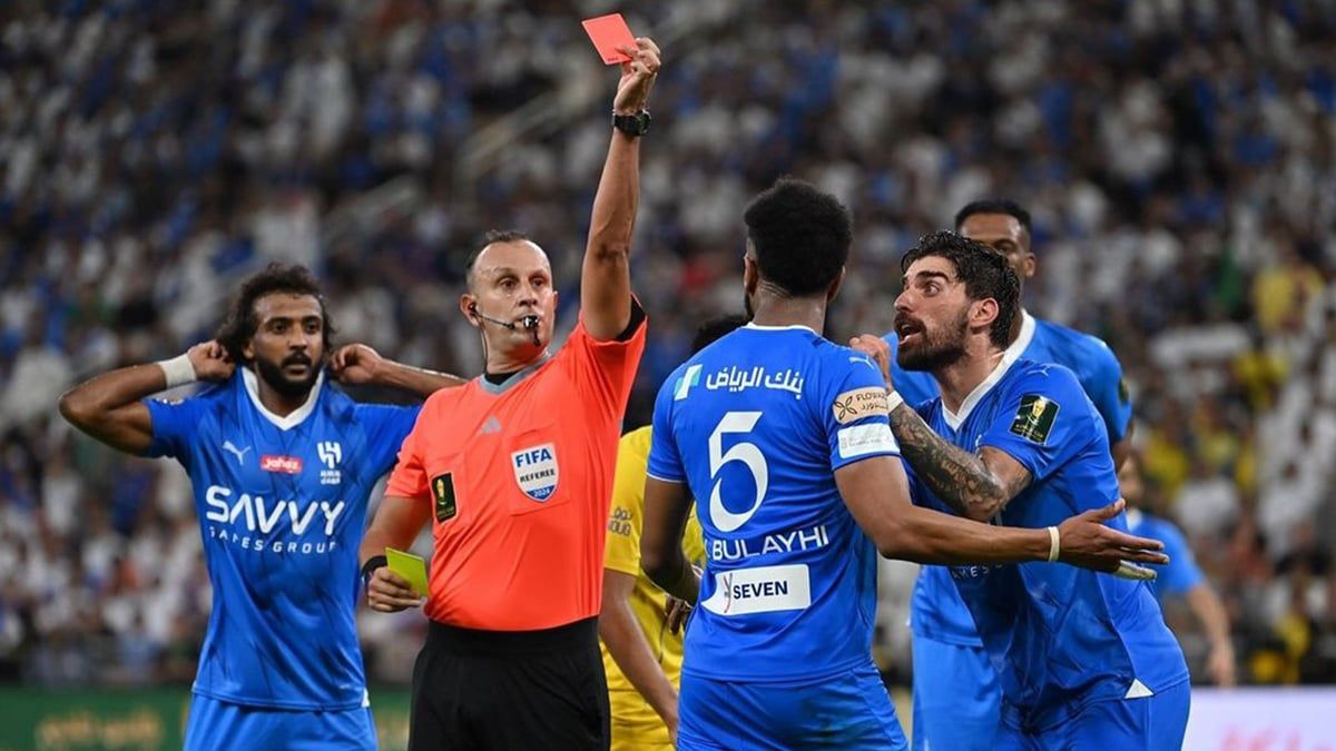 غباء من اللاعبين.. علي البليهي وكوليبالي أمام "نيران صديقة"