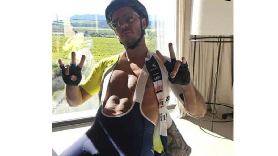 أسطورة تشيلسي يعتمد رياضة جديدة