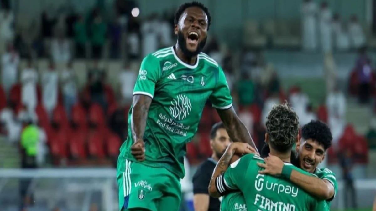 مهاجم عملاق.. الأهلي السعودي يجهز لـ"صفقة مدوية"