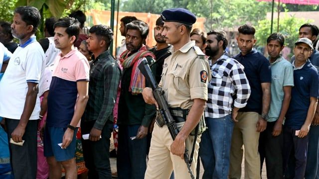 الهند.. الحر يودي بحياة 33 موظفًا بمراكز الاقتراع