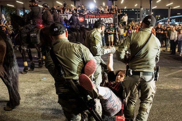 إصابات واشتباكات.. إسرائيل تشهد أكبر مظاهرة منذ 7 أكتوبر