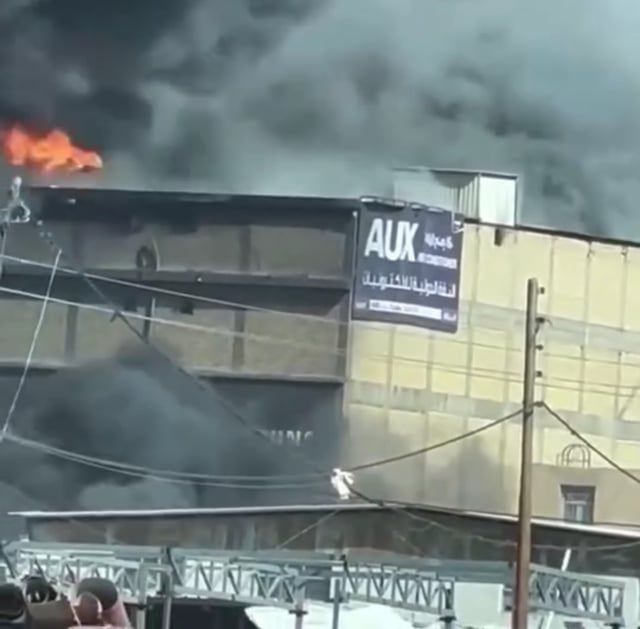 حريق كبير بمخازن للأجهزة الكهربائية في النجف (صور وفيديو)