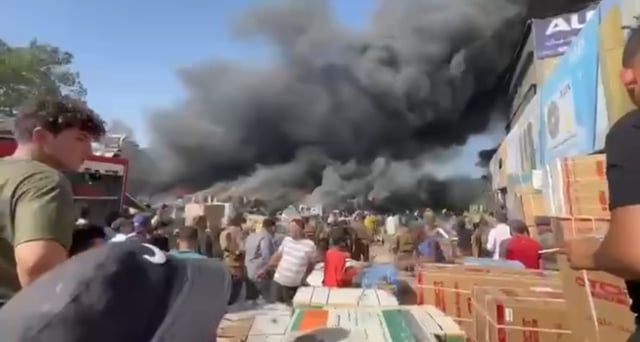 حريق كبير بمخازن للأجهزة الكهربائية في النجف (صور وفيديو)