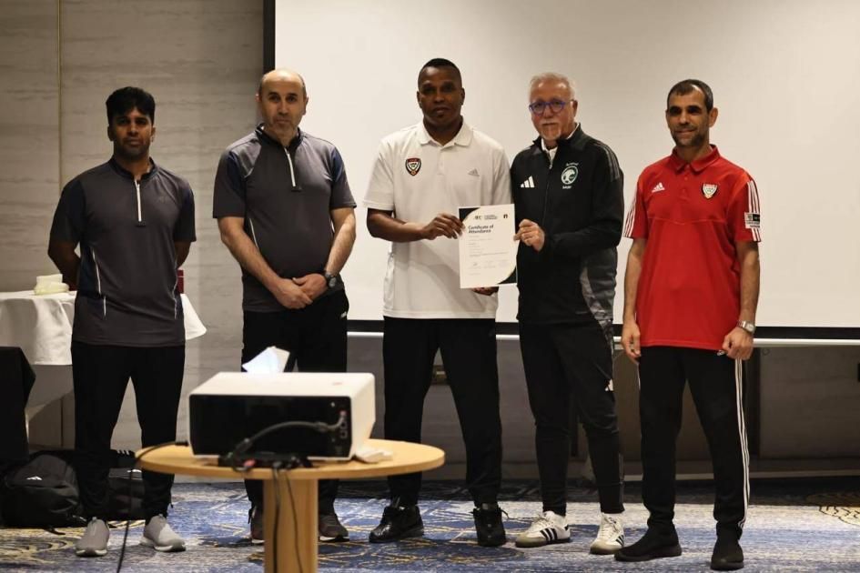 اتحاد الكرة يختتم دورة «البرو» للمدربين