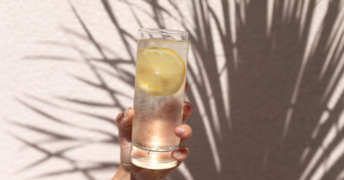 في الصيف.. كيف يؤثر شرب الماء البارد على صحتك؟