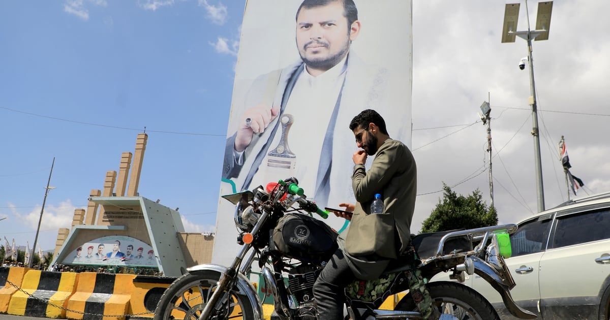 قيادي حوثي يقر باختراق استخباري دولي لسلطة زعيم الميليشيا