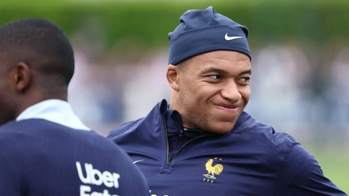 مبابي على خطى رونالدو.. يرتدي هذا القميص انتظاراً لاعتزال مودريتش