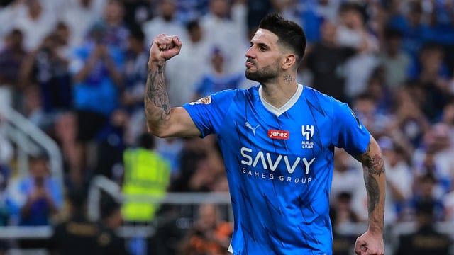 السر في هؤلاء الخمسة.. أسباب سيطرة الهلال على البطولات السعودية