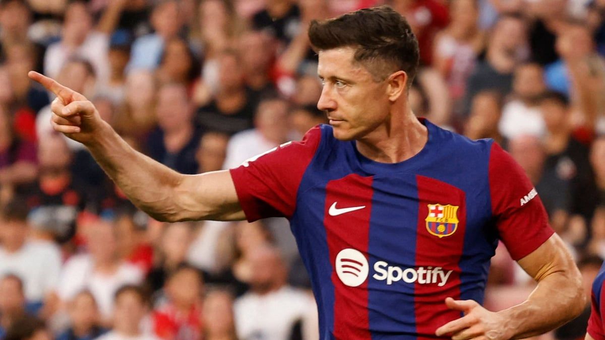 ليفاندوفسكي يردُّ على شائعات الاعتزال