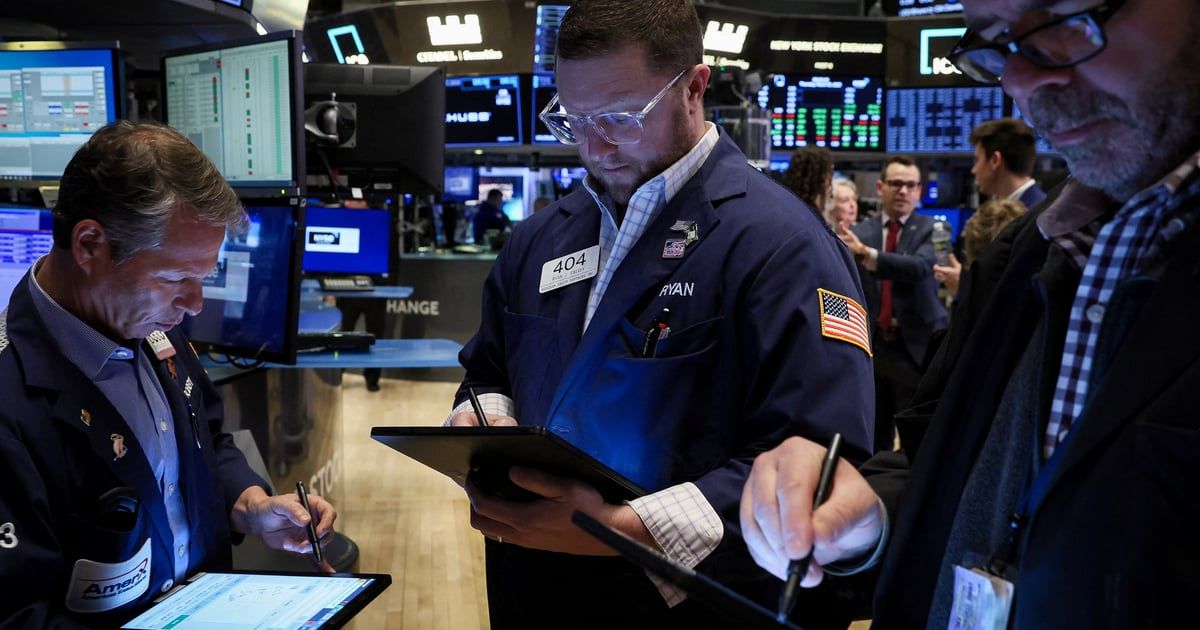 "وول ستريت" تغلق منخفضة نتيجة ضعف بيانات التصنيع