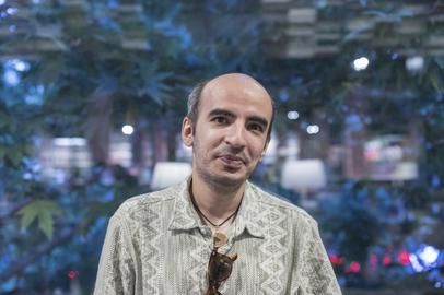 اعتقال إيراني بعد تعليقه بـ "نقطة" على منشور لخامنئي (صورة)