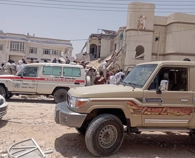 مقتل أسرة يمنية كاملة بانفجار غامض في منزلهم (صور)