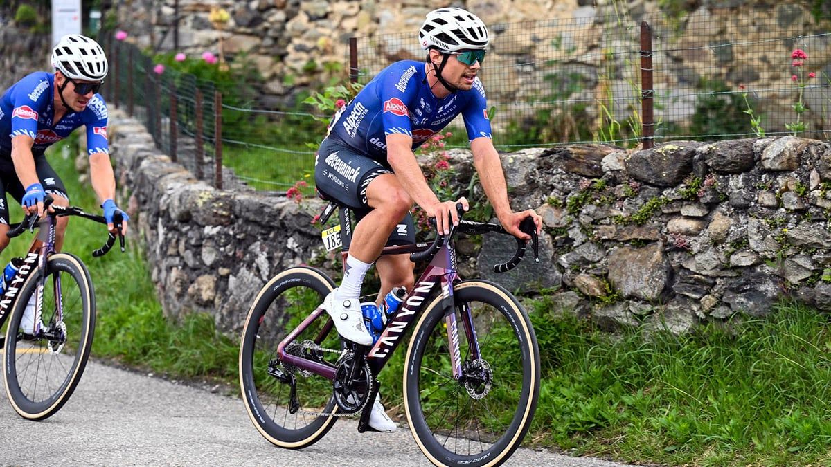 إيقاف متسابق الدراجات الأسترالي ستانارد 4 سنوات