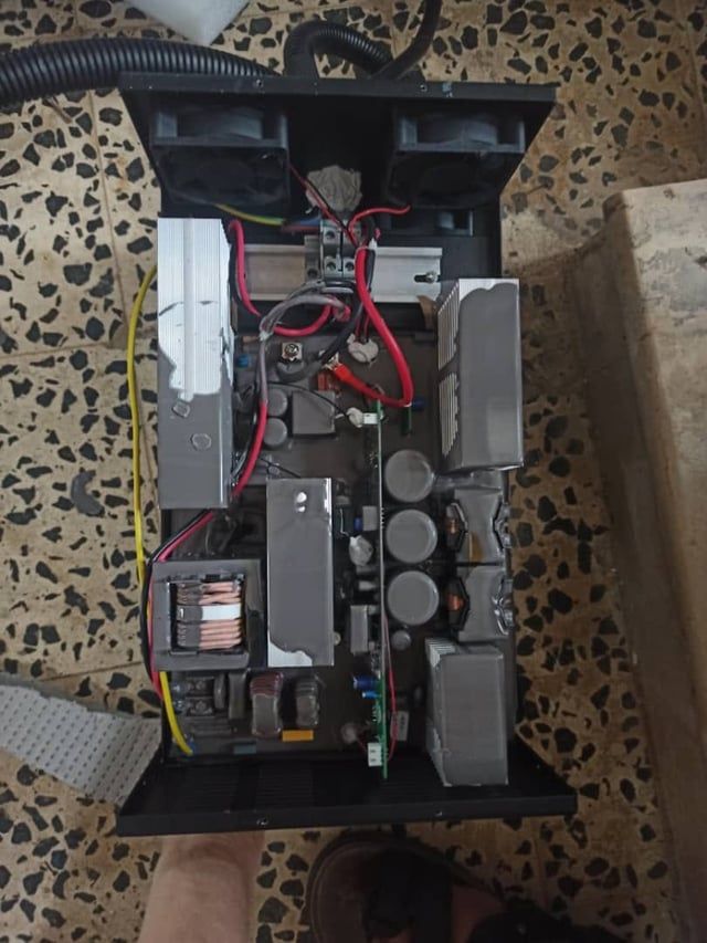 اليمن.. ضبط عشرات المستشعرات الخاصة بالطائرات المُسيّرة (صور)