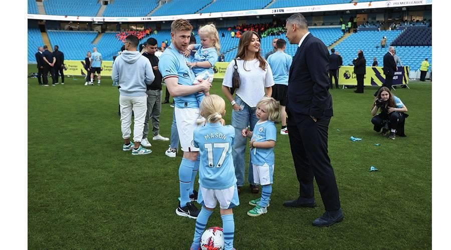 زوجة دي بروين تدفعه إلى خوض تجربة جديدة