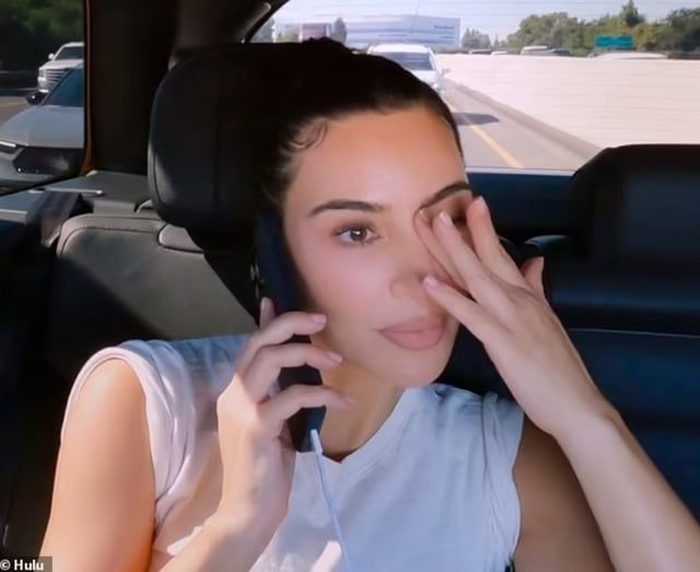 كيم كارداشيان باكية: لم أعد أستطيع السيطرة على أبنائي