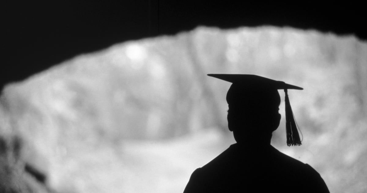 افتتحت فرعًا في السجن.. جامعة سعودية تحتفل بأول دفعة خريجين (فيديو)