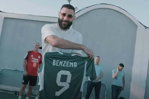 كريم بنزيمة يزور منتخب الجزائر ويستعد لتشجيعه لأول مرة من المدرجات