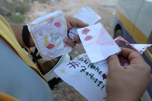 عهد صداقة مؤثر بخط يد فتيات قضينَ بحادث حافلة طلاب في سوريا (صور)