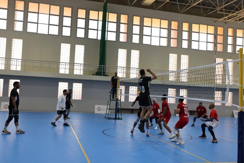 تتويج الموارد البشرية والأمن الجنائي ببطولة الطائرة في شرطة أبوظبي