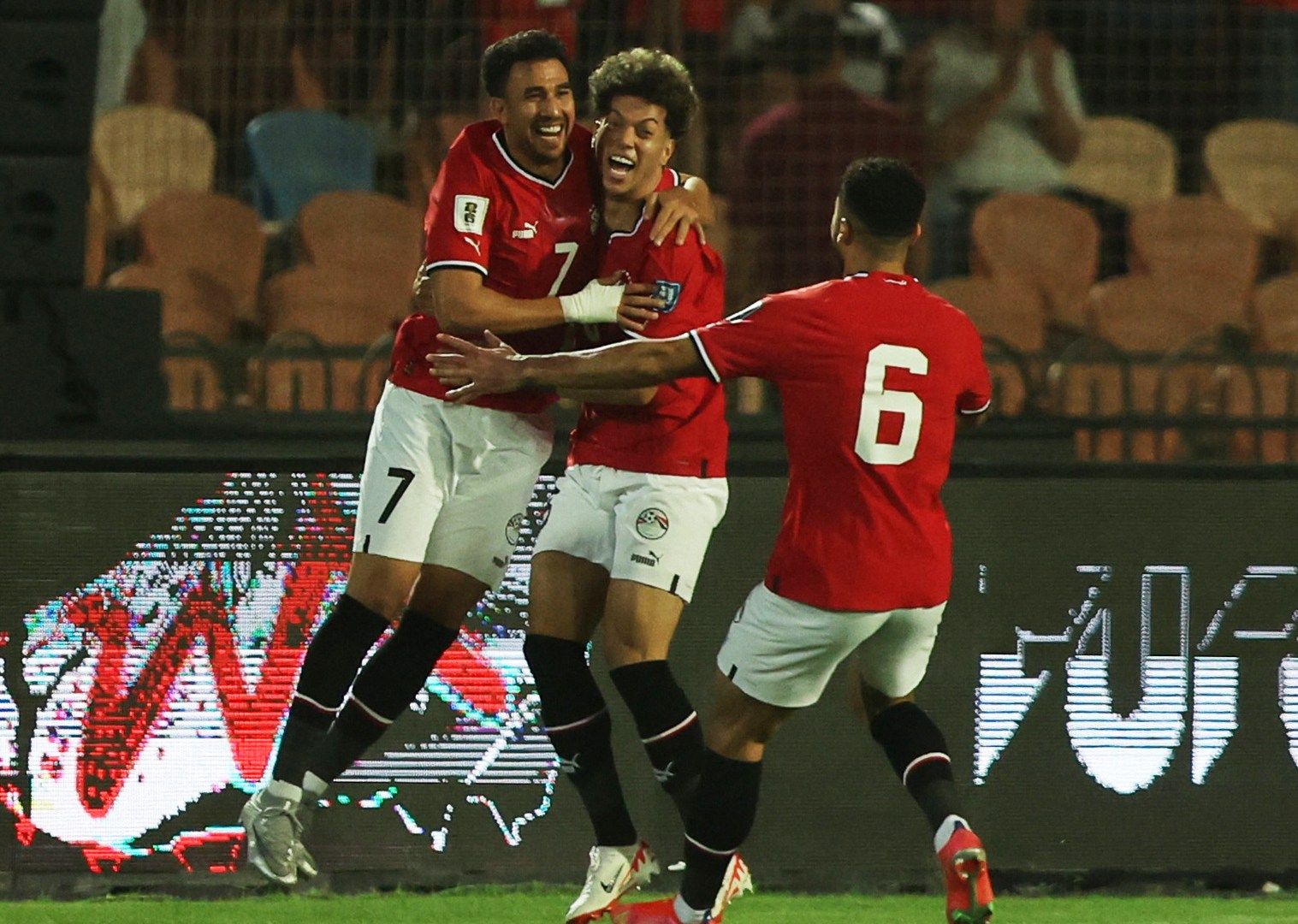 شاهد.. مصر تفوز على بوركينا فاسو وغينيا تفاجئ الجزائر بتصفيات مونديال 2026 - موقع الخليج الان