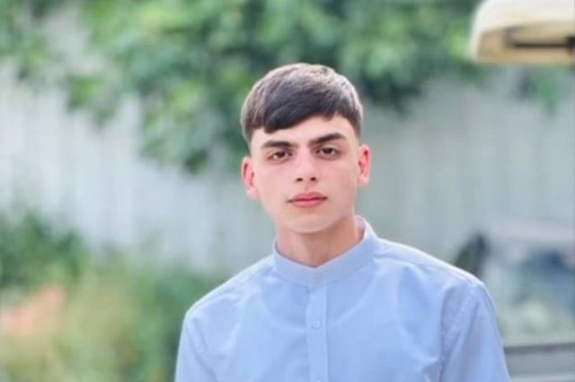 جندي إسرائيلي ينشر مقطعا لاعتقال فلسطيني والتنكيل به (فيديو)