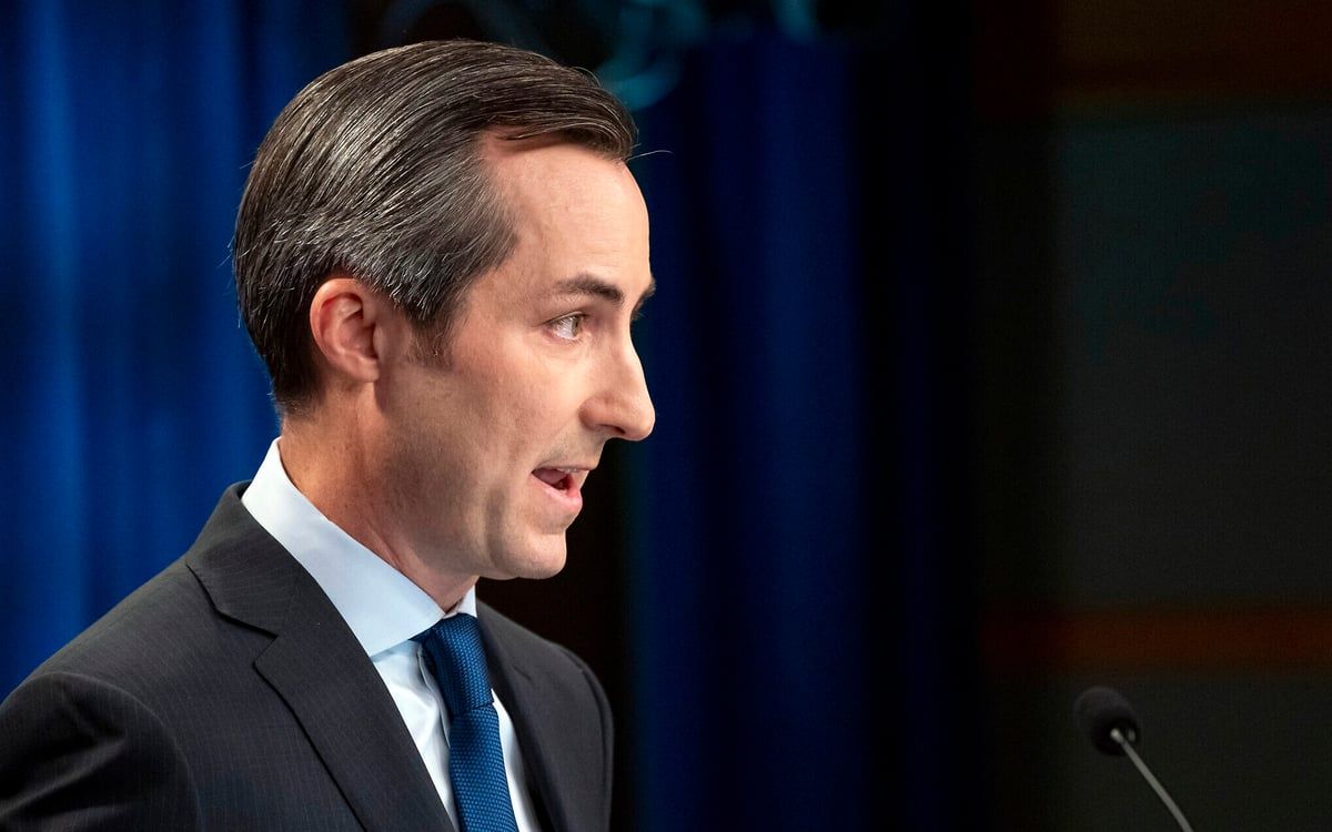 برر قتل المدنيين.. تصريح "صادم" للمتحدث باسم الخارجية الأمريكية