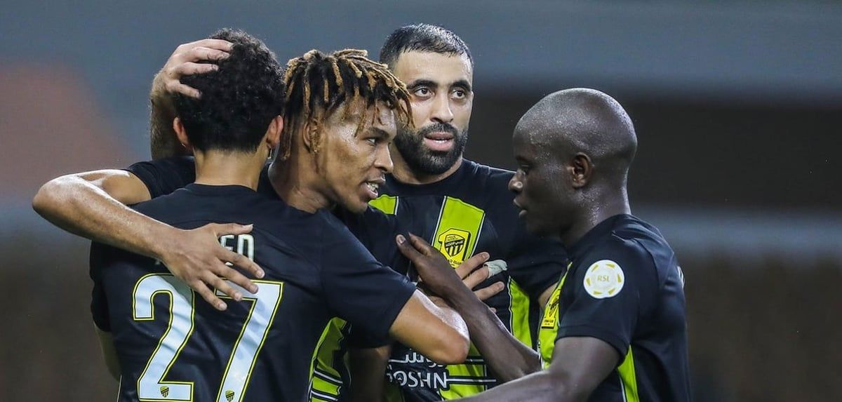 نجم الاتحاد السعودي يردّ على أخبار رحيله برسالة خاصة (صورة)