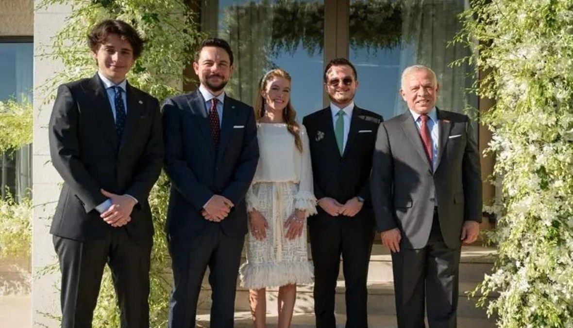 اتفرج لحظات طلب يد الأميرة عائشة بنت فيصل بن الحسين بحضور ملك الأردن وولي العهد (صور)