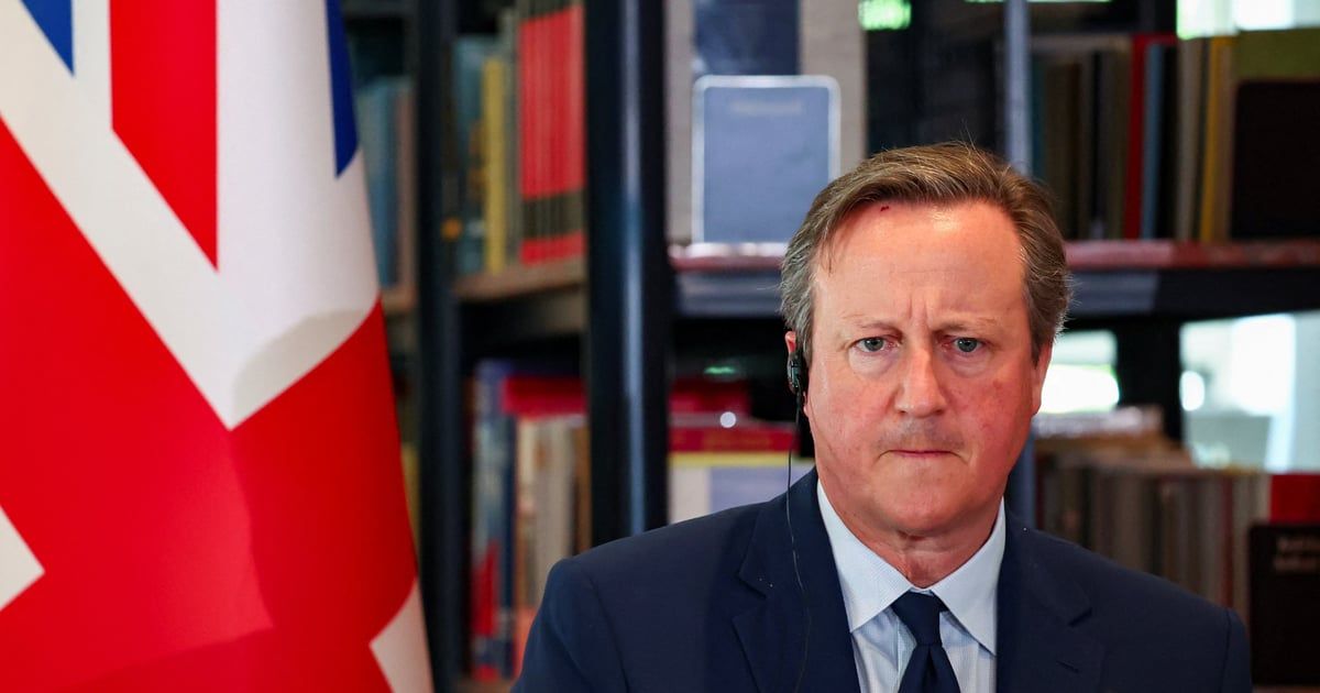 اتصال مع الرئيس المزيف.. كاميرون يقع في "الفخ"