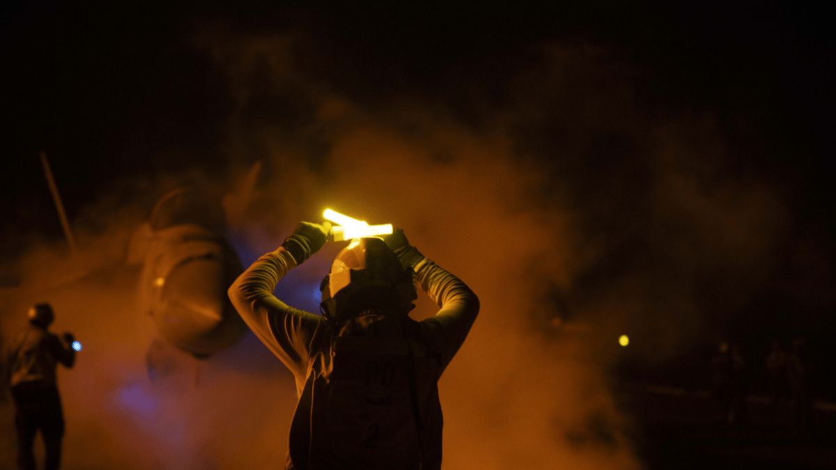 القوات الأمريكية تدمر 4 مسيرات وصاروخين لميليشيا الحوثي