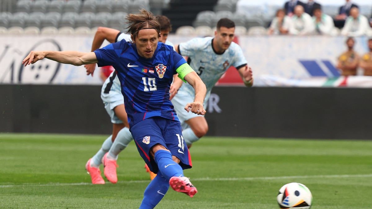مودريتش ينهي صيامًا طويلًا مع منتخب كرواتيا تحت أنظار رونالدو (فيديو)