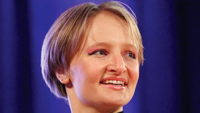 بعد ظهورهما النادر.. تعرف على ابنتي بوتين ماريا وكاترينا (فيديو)