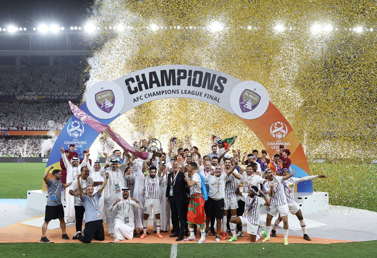 جماهير العين تبدع في مراسم الاحتفالات بدوري أبطال آسيا (فيديو)