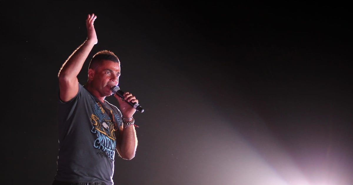 مصدر يكشف لـ"الخليج الان" سبب اعتداء عمرو دياب على معجب