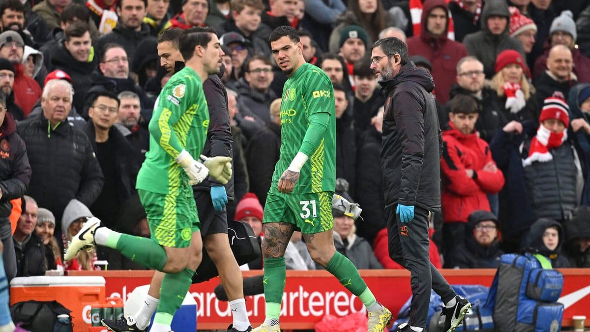 بشرى للنصر والاتحاد.. مانشستر سيتي يجدد عقد حارسه البديل