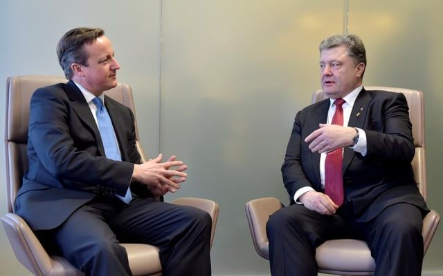 اتصال مع الرئيس المزيف.. كاميرون يقع في "الفخ"