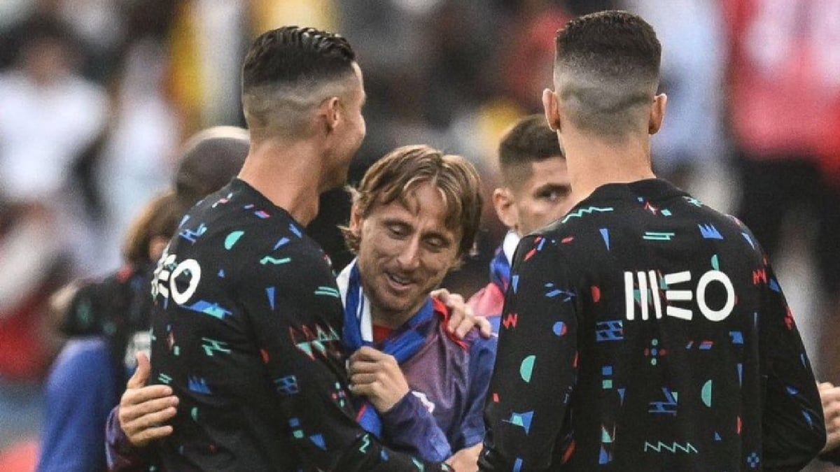 عناق بين رونالدو ومودريتش بعد مباراة البرتغال وكرواتيا (فيديو)