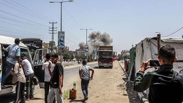 إسرائيل تشن هجومًا "غير مسبوق" وسط قطاع غزة