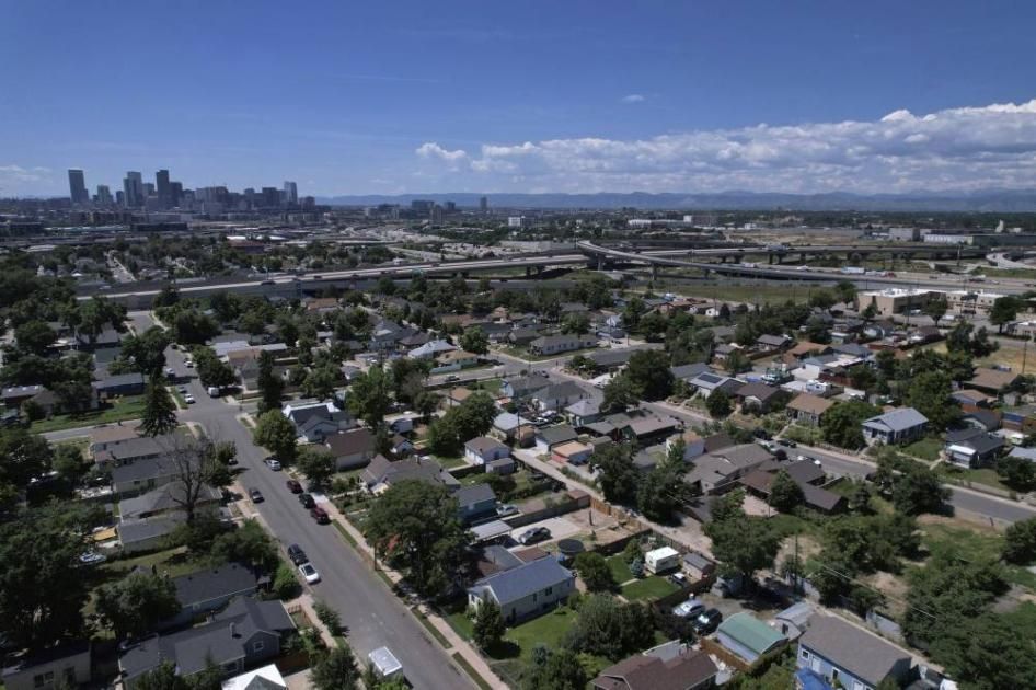 النفط يسجل ثالث خسارة أسبوعية على التوالي