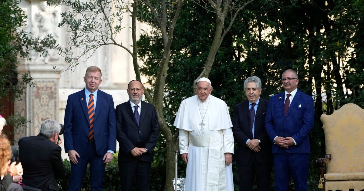 اجتماع فلسطيني إسرائيلي "نادر" في حضرة البابا