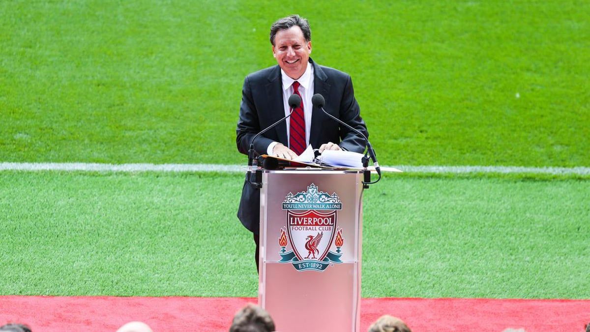 مفاجأة مدوية.. رئيس ليفربول يستهدف اللعب في السعودية