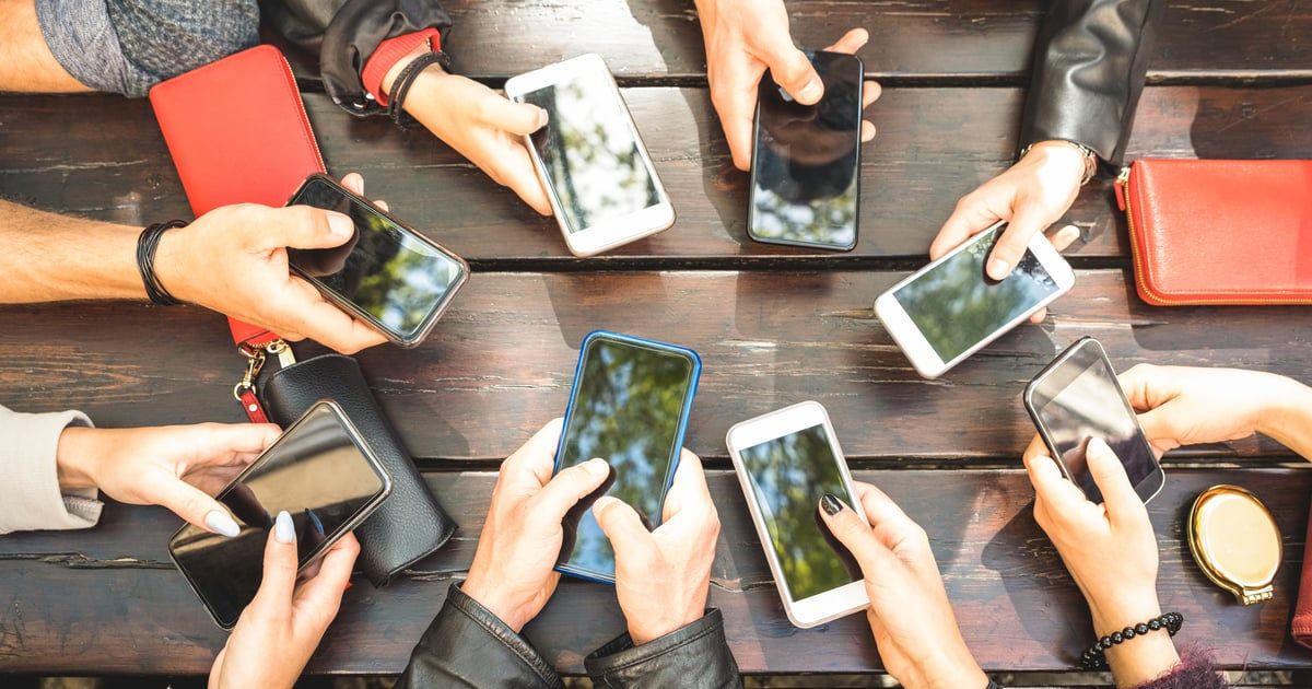 صور فاضحة على مجموعة عمل "واتس آب" كلفت كويتيا 16 ألف دولار