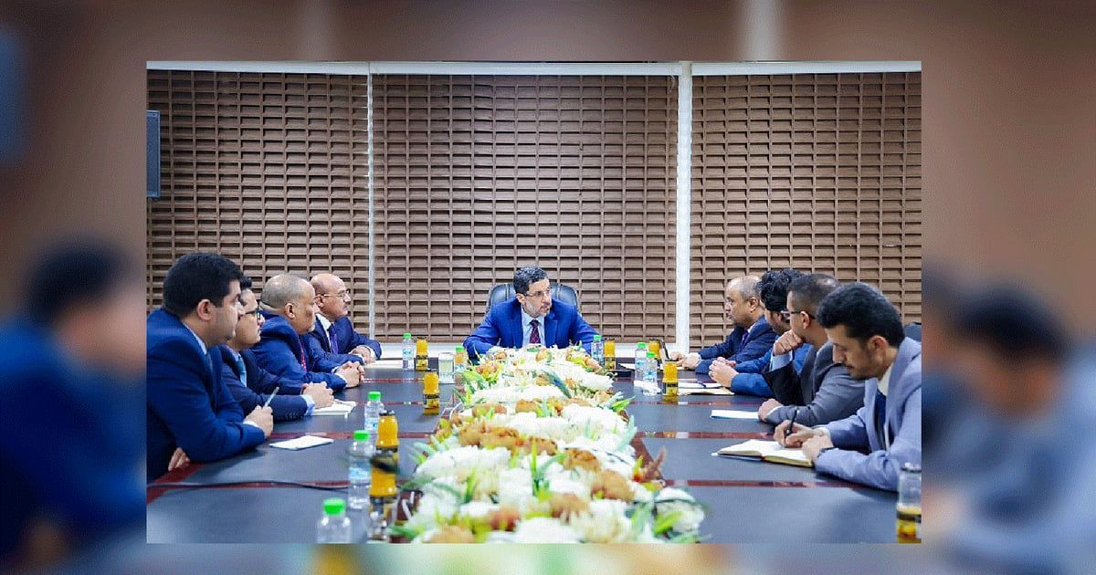 رئيس الوزراء اليمني يتعهد بإجراءات تُوقف تراجع العملة المحلية